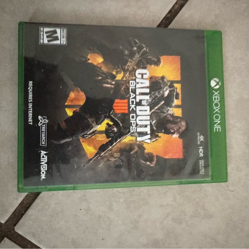 Call of Duty: Black Ops IIII for Xbox One - Green Case